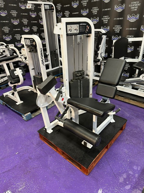 12d390e9-0d01-43cc-bfee-bd6b0e532ad2.jpg Life Fitness 13 Unit Total Body Circuit