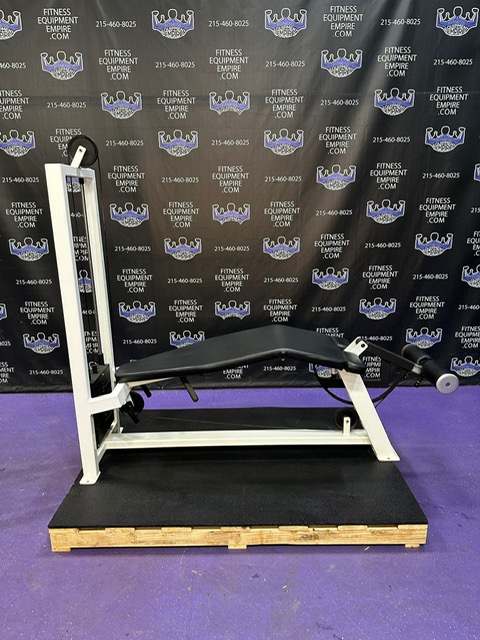 2caac05d-fac4-4bb6-83c6-af34d612a5ba.jpg Streamline Center Driven Prone Lying Leg Curl