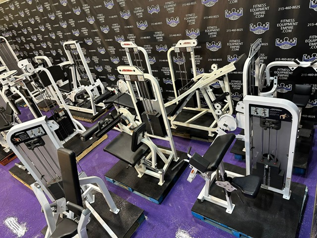 40774ef7-1475-4d7b-aebe-666b8a59e778.jpg Life Fitness 13 Unit Total Body Circuit