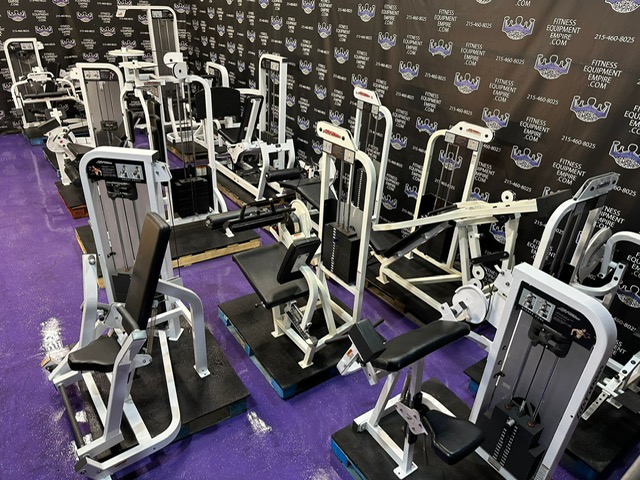 6a915b1f-cca6-42d1-82b1-baa3bc849675.jpg Life Fitness 13 Unit Total Body Circuit