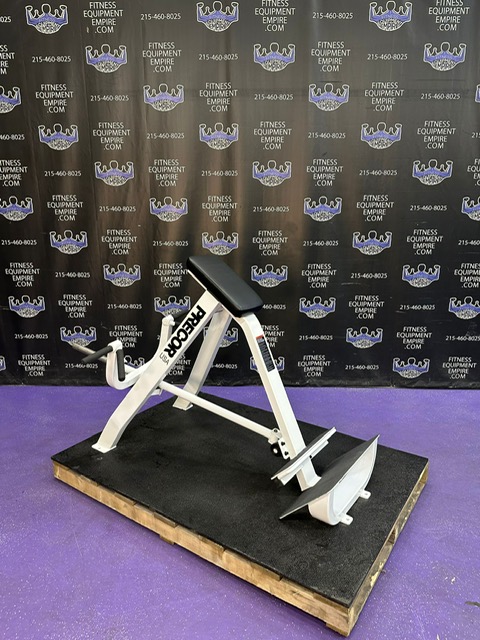 6b4f5e35-af69-44d9-9cd5-5444a604171e.jpg Precor Icarian Chest Supported T Bar Row