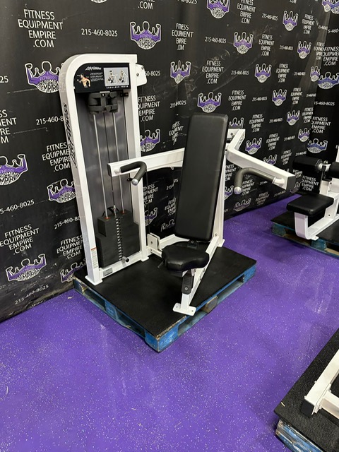 9ddf7b8e-c948-4f7c-92a0-307d3a543380.jpg Life Fitness 13 Unit Total Body Circuit