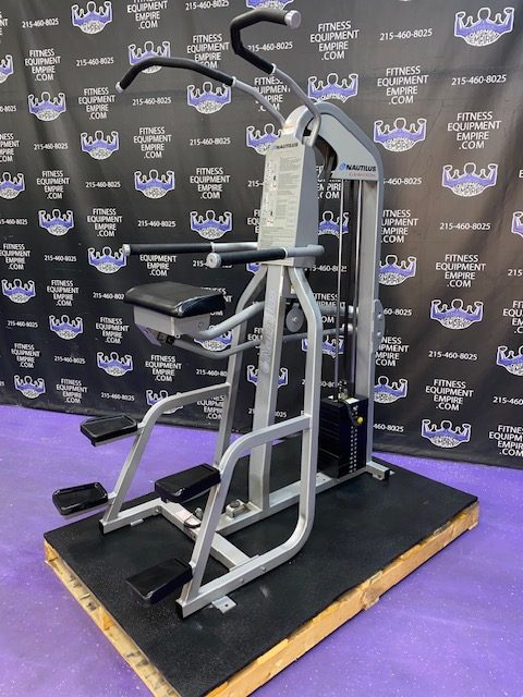 IMG_3526.jpg Nautilus Nitro Gravitron Assisted Dip & Pull-up Machine