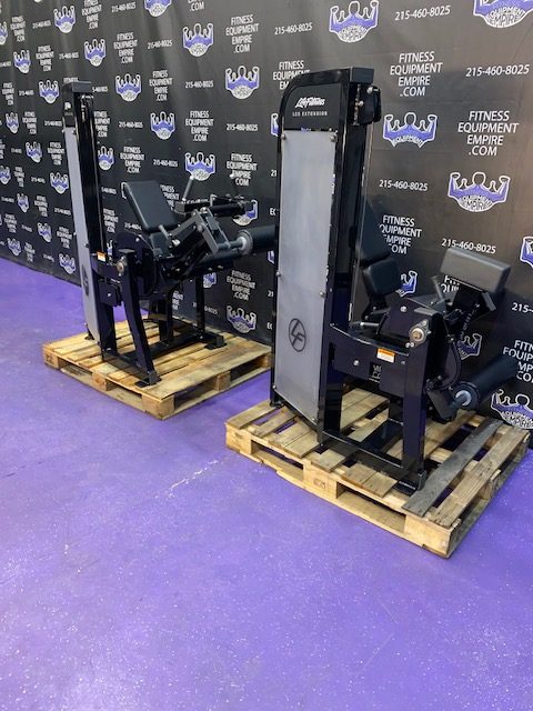 IMG_6132.jpg Life Fitness Pro 2 Leg Extension & Leg Curl Matching Pair w/300 lb. Stacks