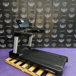 Life Fitness Integrity Treadmills w / X Consoles