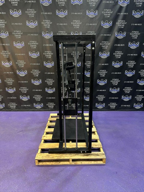 c18dc681-ee2a-4f43-a017-c0622e3379e9.jpg The Natural Balance Squat Machine – Like New