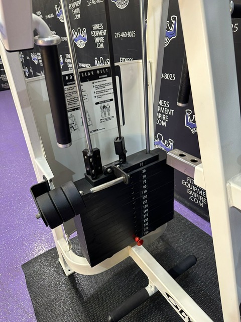 ddc699f7-08d4-4d2d-95de-79b021daedf0 Cybex VR2 Row & Rear Delt Combo 300 lb. Stack