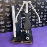 Life Fitness Signature Series Chest Press w/300 lb. Stack