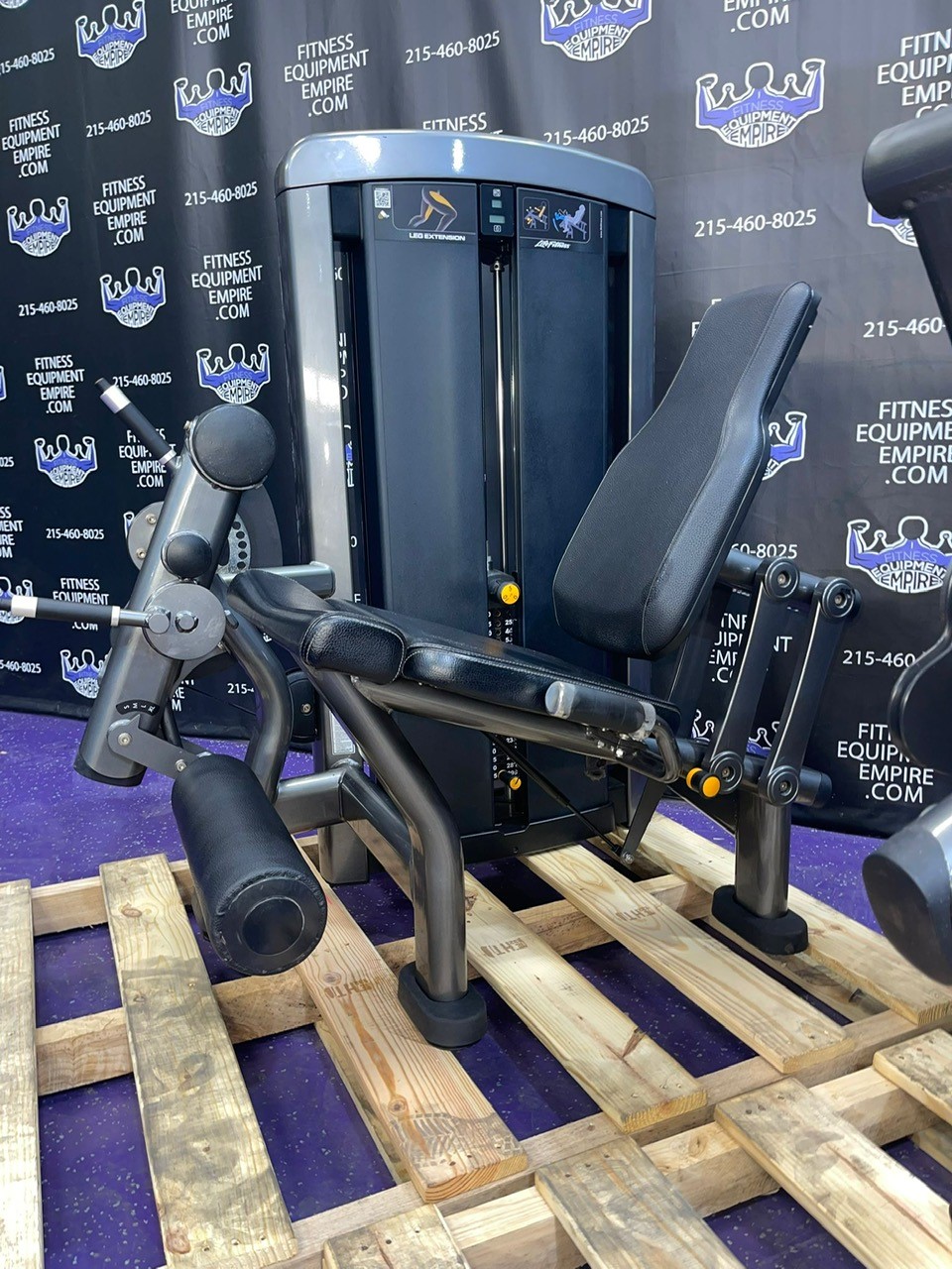 web13-2-3.jpg Life Fitness Insignia Leg Extension & Leg Curl Matching Pair – Newest Model – Stunning