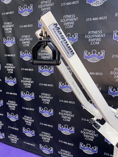 web17-10-5.jpg Magnum Plate Loaded Biangular Diverging Lat Pulldown RARE Model w/Handles