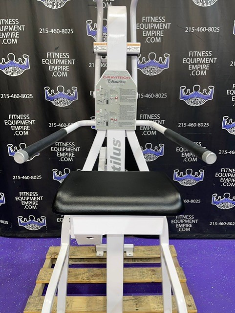 web17-22-1.jpg Nautilus Nitro Gravitron Assisted & Body Weight Dip & Pull-up Combo