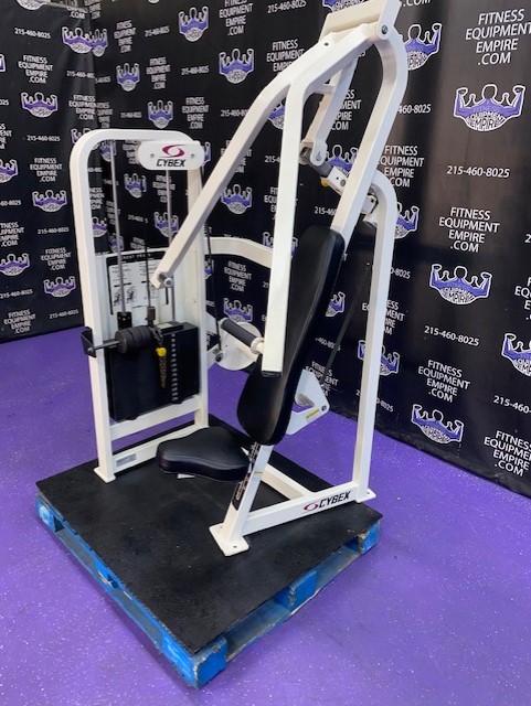 web2-31 Cybex VR2 Converging Chest Press w/300 lb. Stack