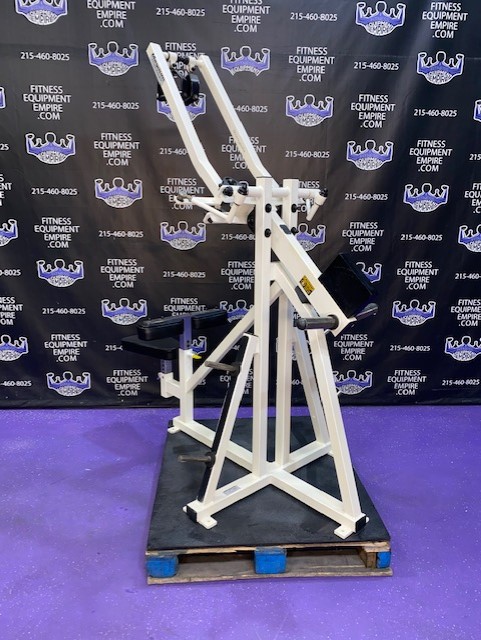 web20-12-5.jpg Magnum Plate Loaded Biangular Diverging Lat Pulldown RARE Model w/Handles