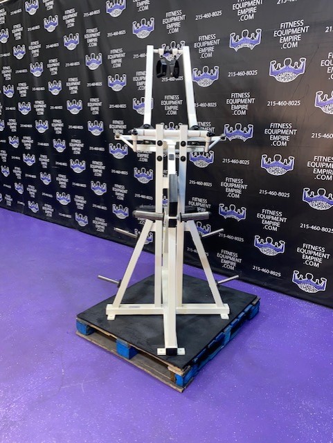 web21-12-3.jpg Magnum Plate Loaded Biangular Diverging Lat Pulldown RARE Model w/Handles