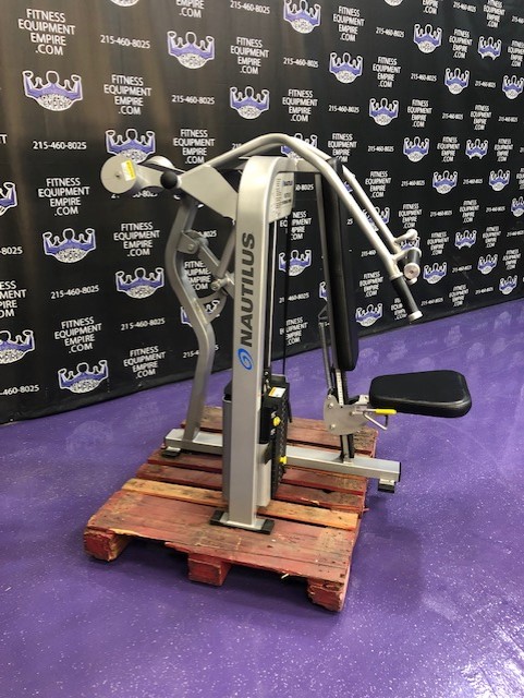 web21-19.jpg Nautilus Nitro Overhead Shoulder Press