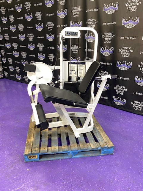 web22-16 Cybex VR2 Leg Extension w/300 lb. Stack