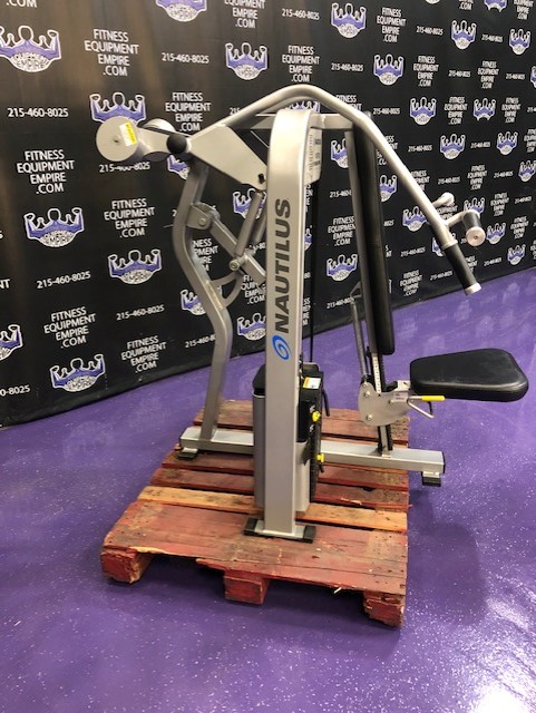 web23-16-2.jpg Nautilus Nitro Overhead Shoulder Press