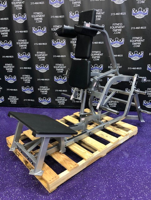 web39-8 Hammer Strength Plate Loaded Platinum V Squat