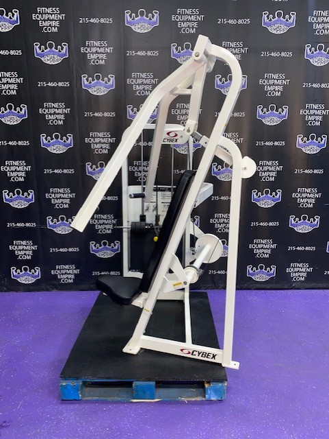 web4-31 Cybex VR2 Converging Chest Press w/300 lb. Stack