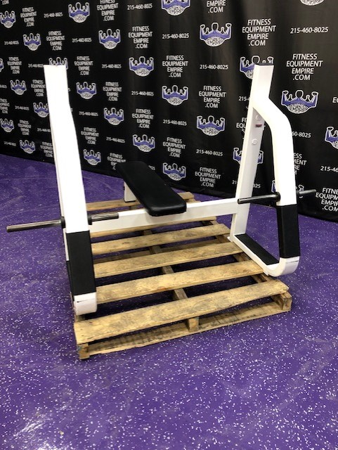 web40-1-4.jpg Precor Icarian Olympic Flat Bench Press – Built Like a Tank