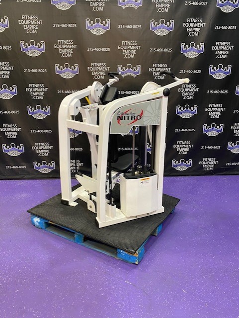 web6-29-2.jpg Nautilus Nitro Bilateral Bicep Curl