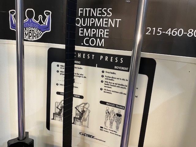 web6-31 Cybex VR2 Converging Chest Press w/300 lb. Stack