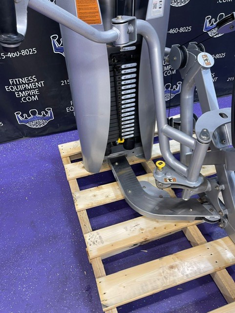 web67 Hoist Roc-It RS-1302 Converging Pec Fly w/345 lb. Stack