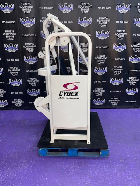 web7-31 Cybex VR2 Converging Chest Press w/300 lb. Stack