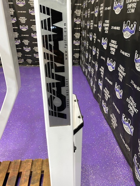 web8-3-7.jpg Precor Icarian Adjustable Vertical Pec Deck 405